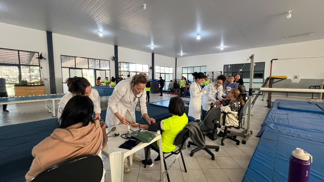Ação de saúde realiza 100 coletas de sangue em idosos atendidos pelos polos da Coordenadoria do Idoso