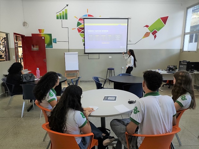 Inova e Sebrae Aqui Inovação recebem alunos para oficina de ideação do Sebrae Supernova