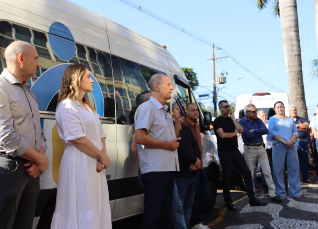 Prefeitura faz entrega de 11 novos veículos para atender saúde e setores administrativos