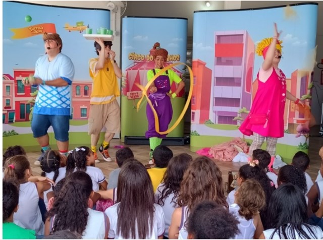 Alunos da rede municipal de PP recebem espetáculo do Eixo SP sobre educação financeira