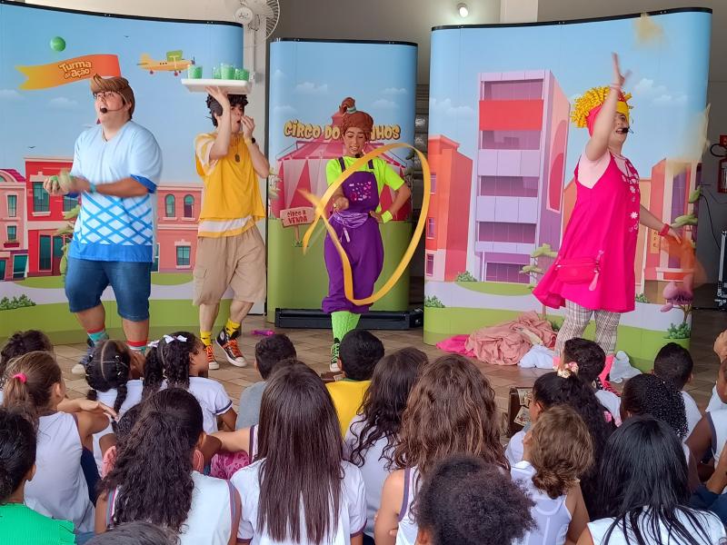 Espetáculo ‘O Sonho de Um Circo’ leva educação financeira a estudantes de Presidente Prudente