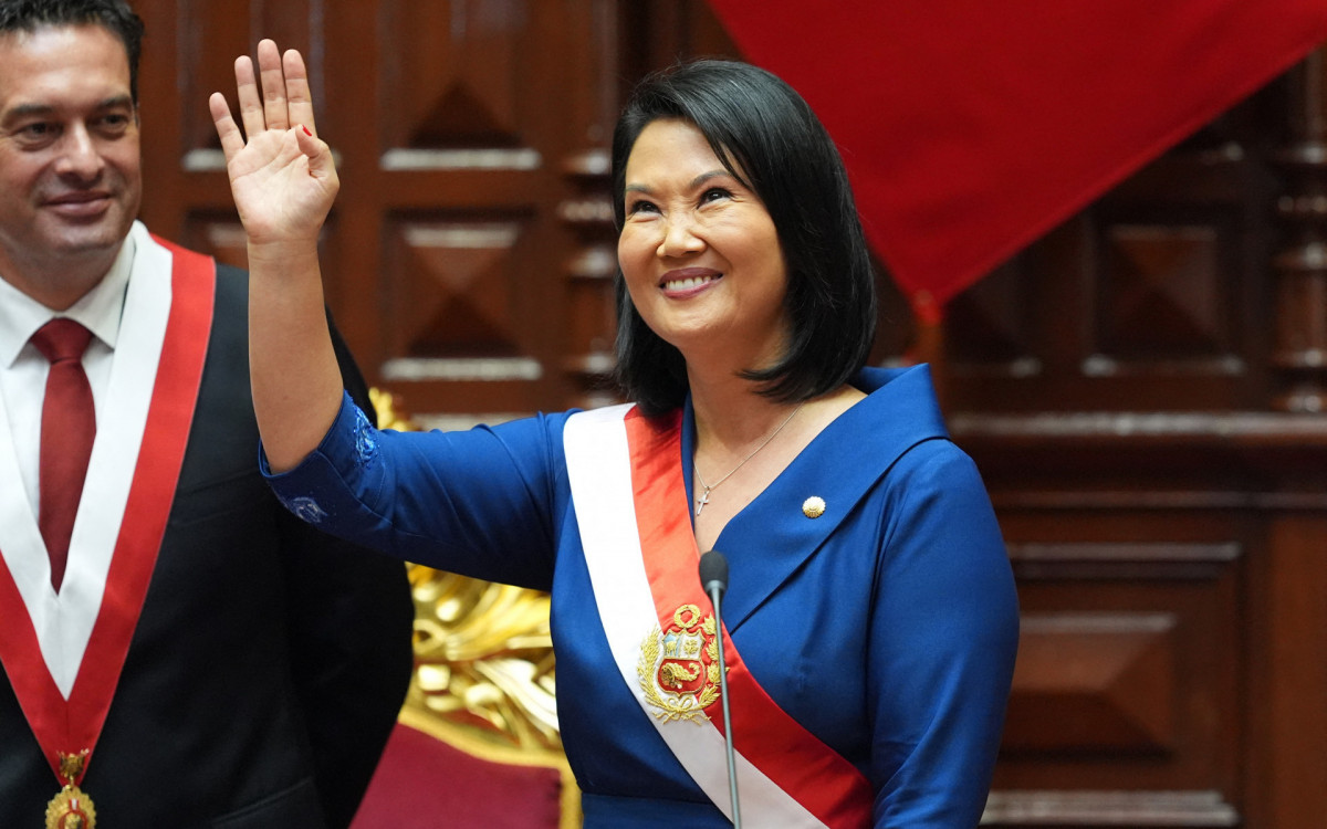 Keiko Fujimori toma posse no Peru e anuncia participação das Forças Armadas no combate ao crime organizado
