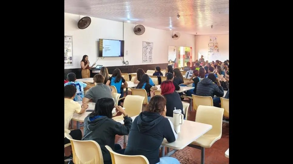 Delegada ministra palestra sobre violência doméstica a alunos da Etec em Dracena