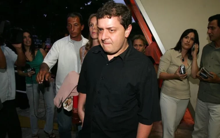 Senador Carlos Viana inicia coleta de assinaturas para CPMI que investigará Lulinha