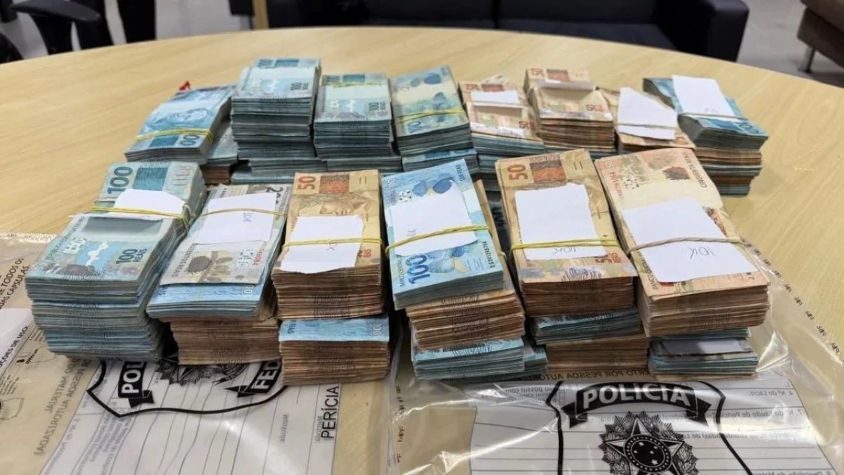 PF apreende R$ 510 mil em mala de advogada do PSD em Congonhas