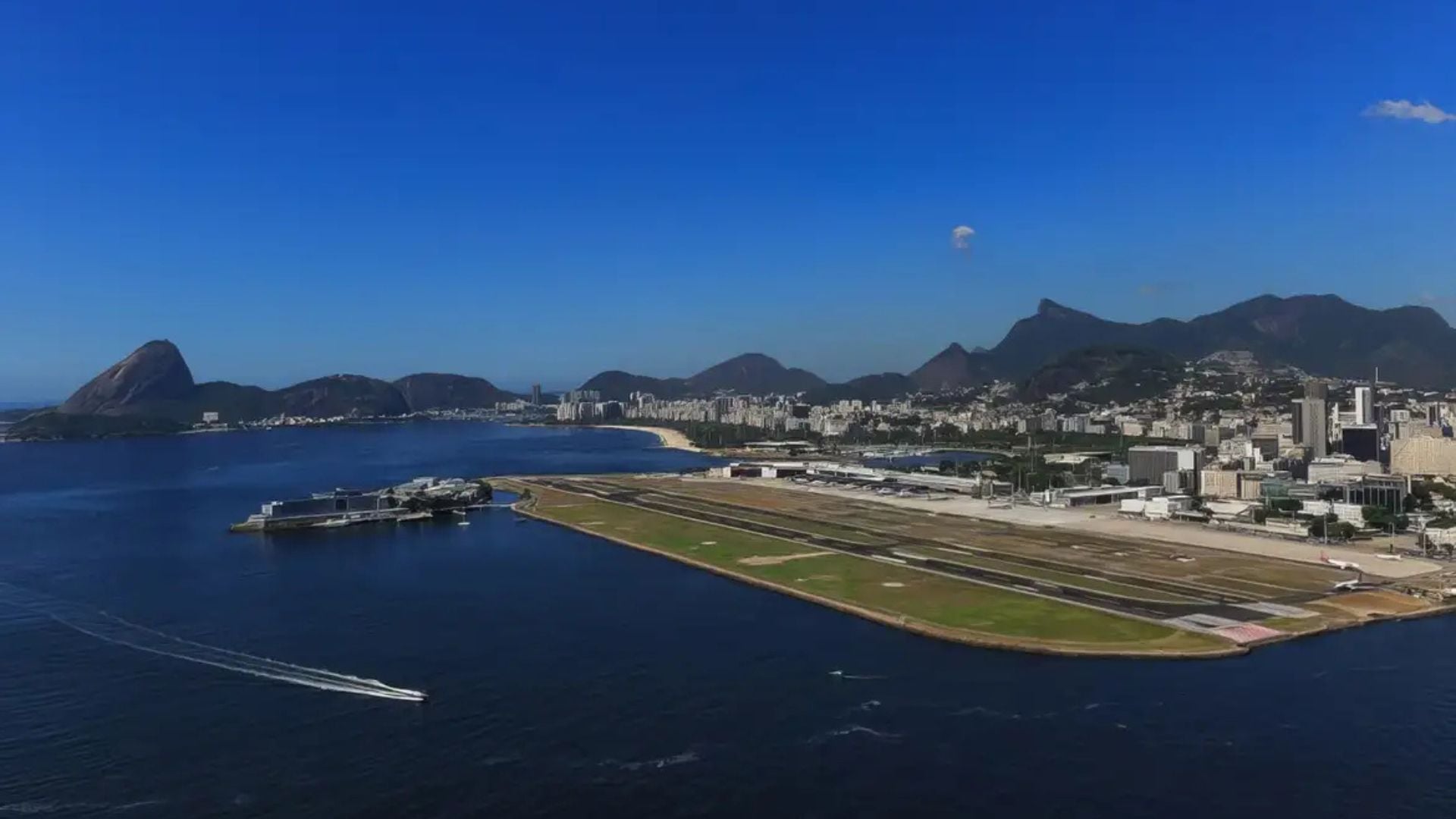 Santos Dumont retoma operações após interdição; voos seguem cancelados