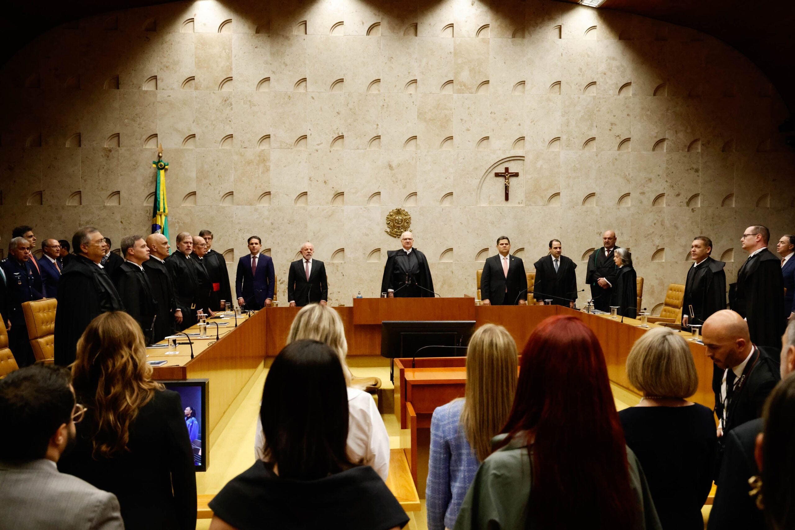 Professor da USP diz que STF descumpre Constituição e ameaça democracia