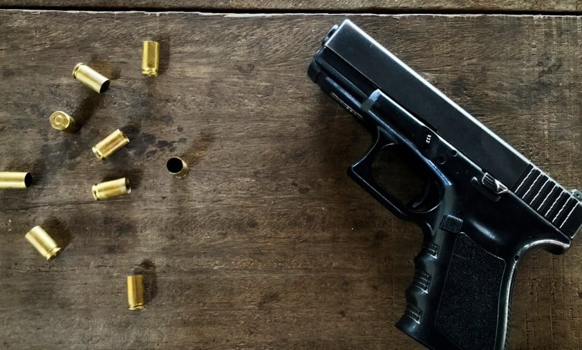 Atirador de 28 anos mata mulher e fere cinco em rave na Suíça
