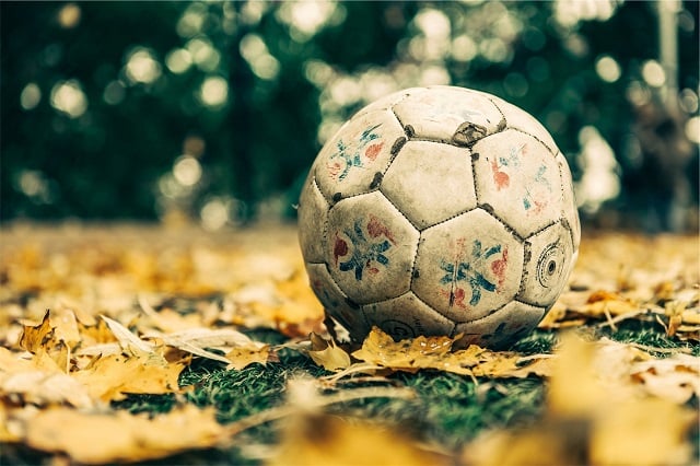 Artigo sobre crise do futebol brasileiro cobra presença de Ancelotti