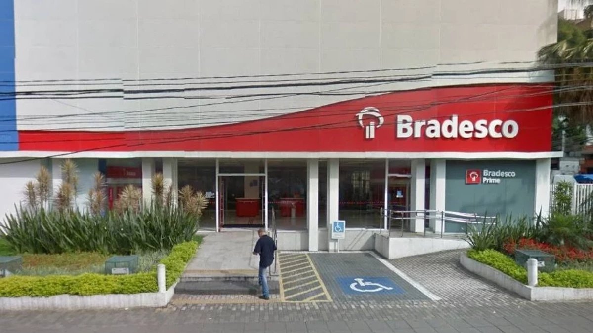 Bradesco fecha 324 agências e corta 2,4 mil postos no 1º semestre de 2026
