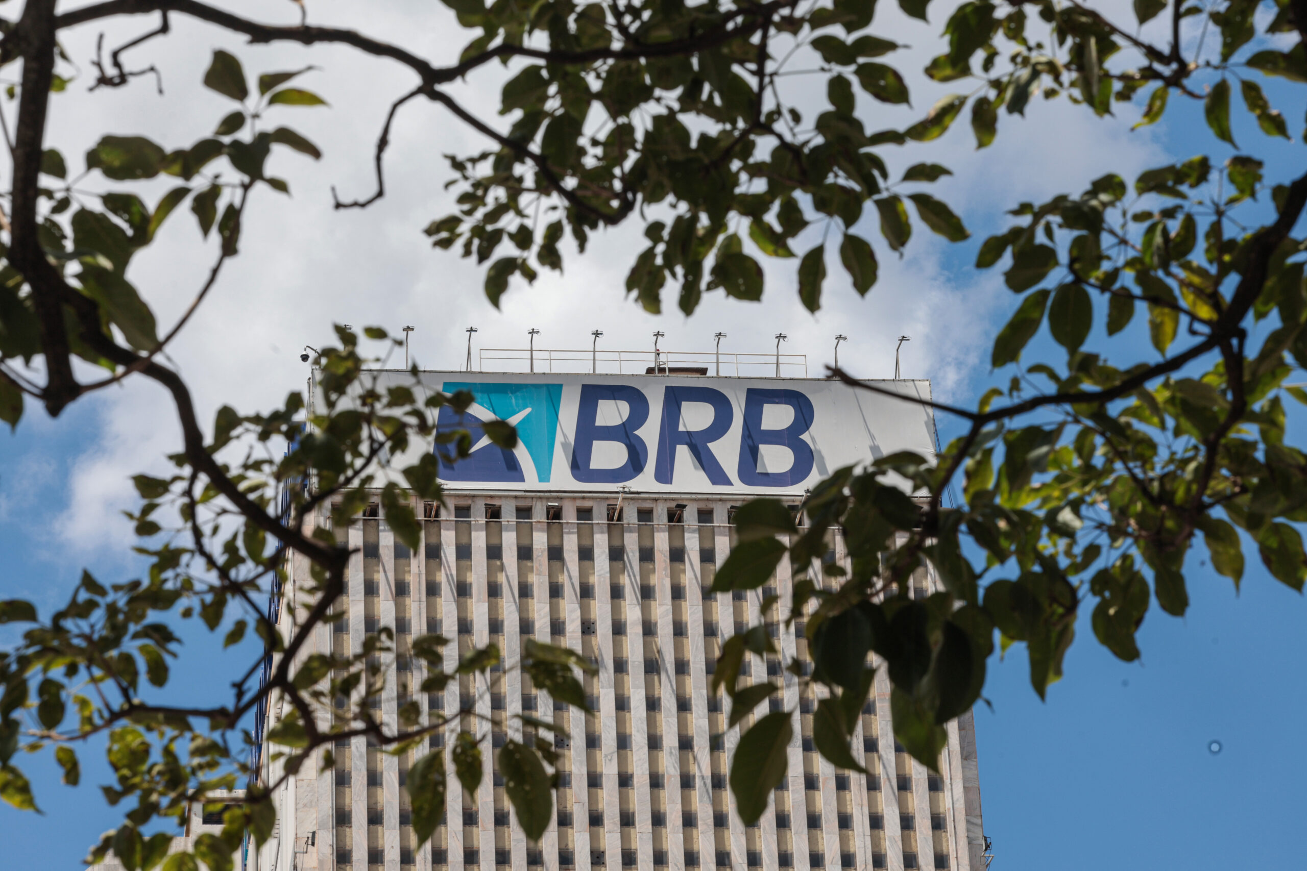 PF pede mais 60 dias para investigar Vorcaro e diretores do BRB