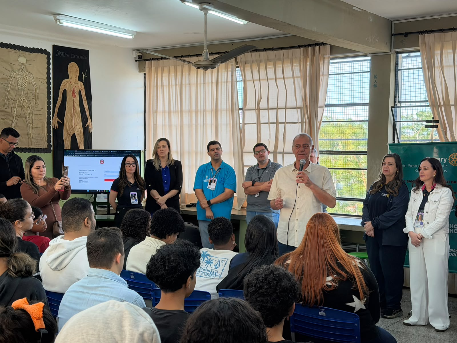 120 jovens participam de ação da Coordenadoria da Juventude em escola estadual