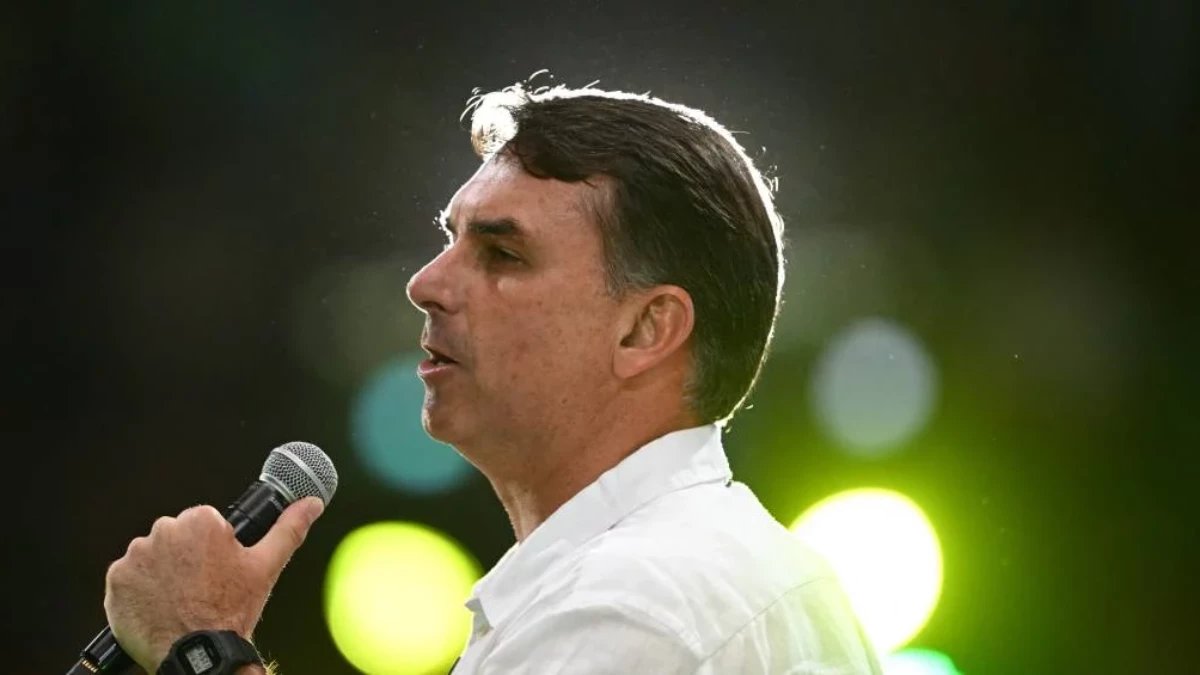 Flávio Bolsonaro encosta em Lula e segundo turno vira empate técnico, aponta BTG/Nexus