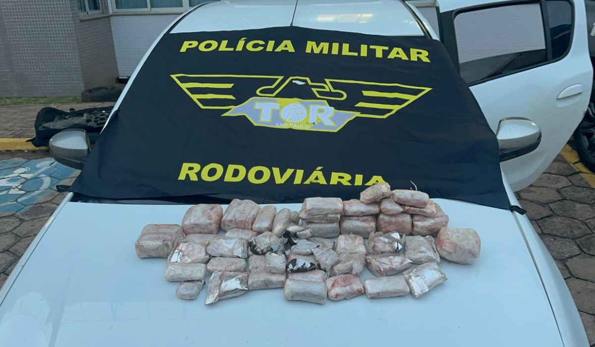 Motorista é preso com 74 tabletes de haxixe marroquino escondidos em lataria de carro em Pirapozinho