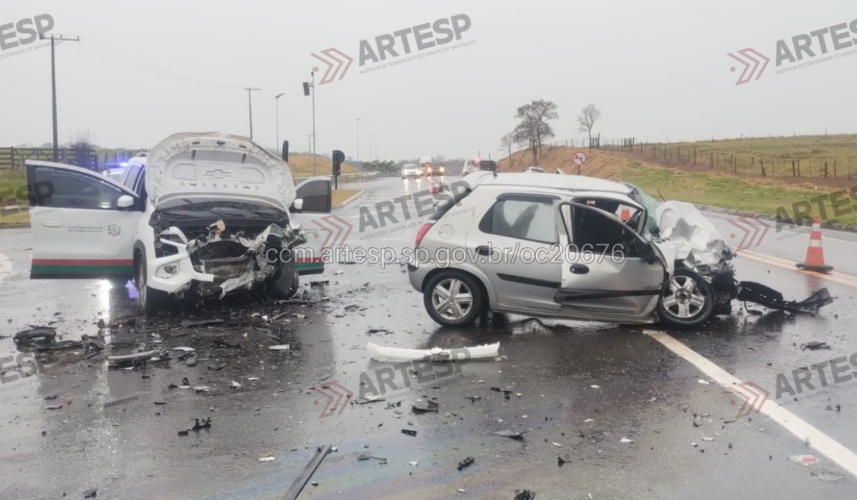 Acidente com carro da Prefeitura de Flórida Paulista deixa dois feridos graves na SP-294