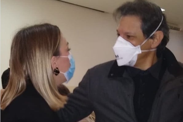 Lula diz que não conhece Roberta; fotos mostram lobista com ministros e aliados