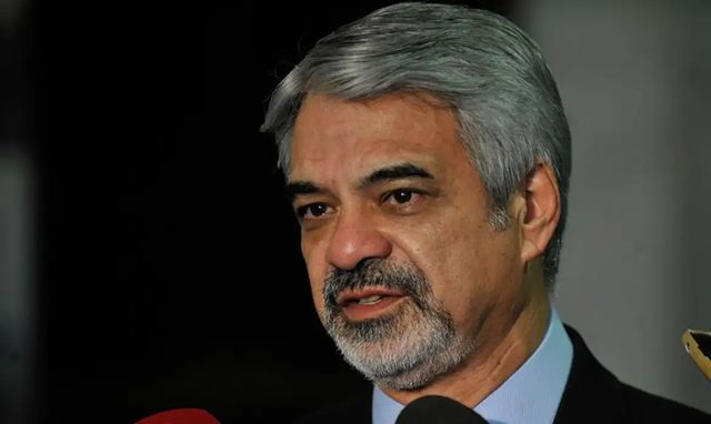 Senador Humberto Costa pede suspensão de redes de vereador do PL após vídeo