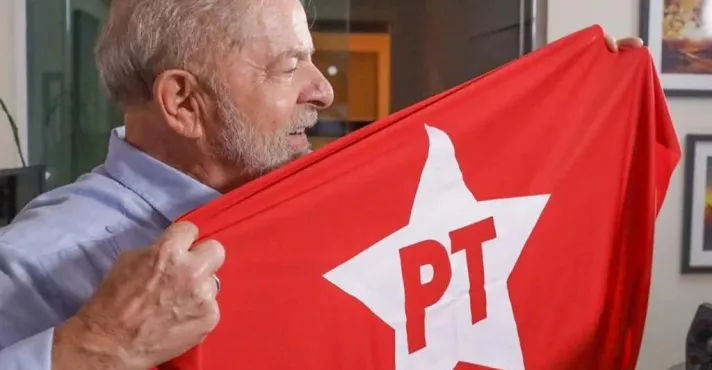Em meio a investigação envolvendo o filho, Lula é oficializado candidato à reeleição pelo PT
