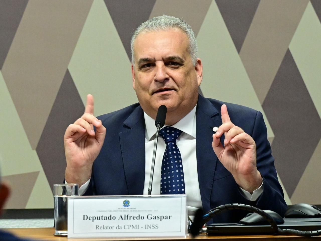 Deputado Alfredo Gaspar ironiza Hugo Motta por escolta negada na Câmara