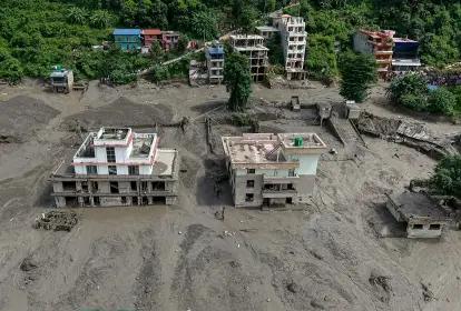 Enchentes no Nepal deixam 675 mortos e país estima US$ 5 bi em reconstrução