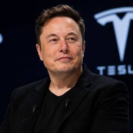 Musk prevê fim do trabalho humano e alerta para possível guerra civil no Reino Unido em 20 anos