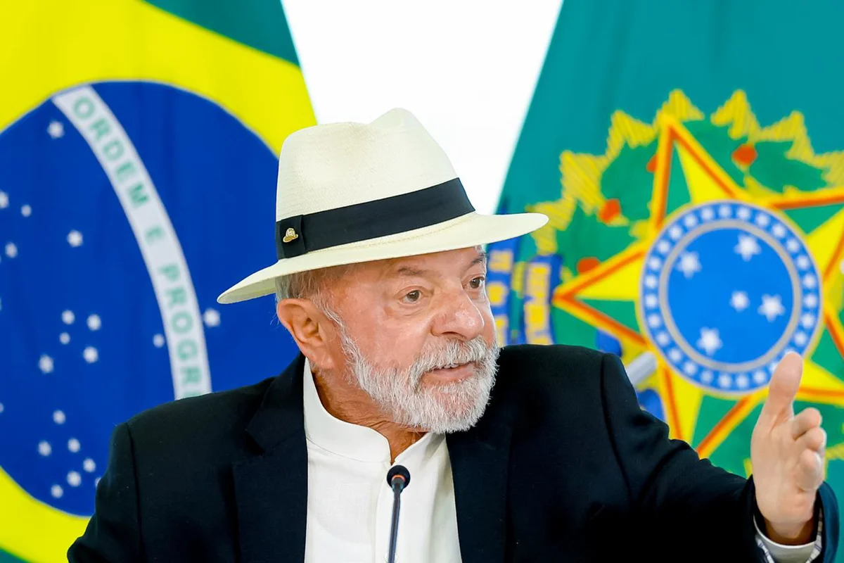 Lula recebe advogado de Lulinha no Alvorada em meio a inquéritos da PF