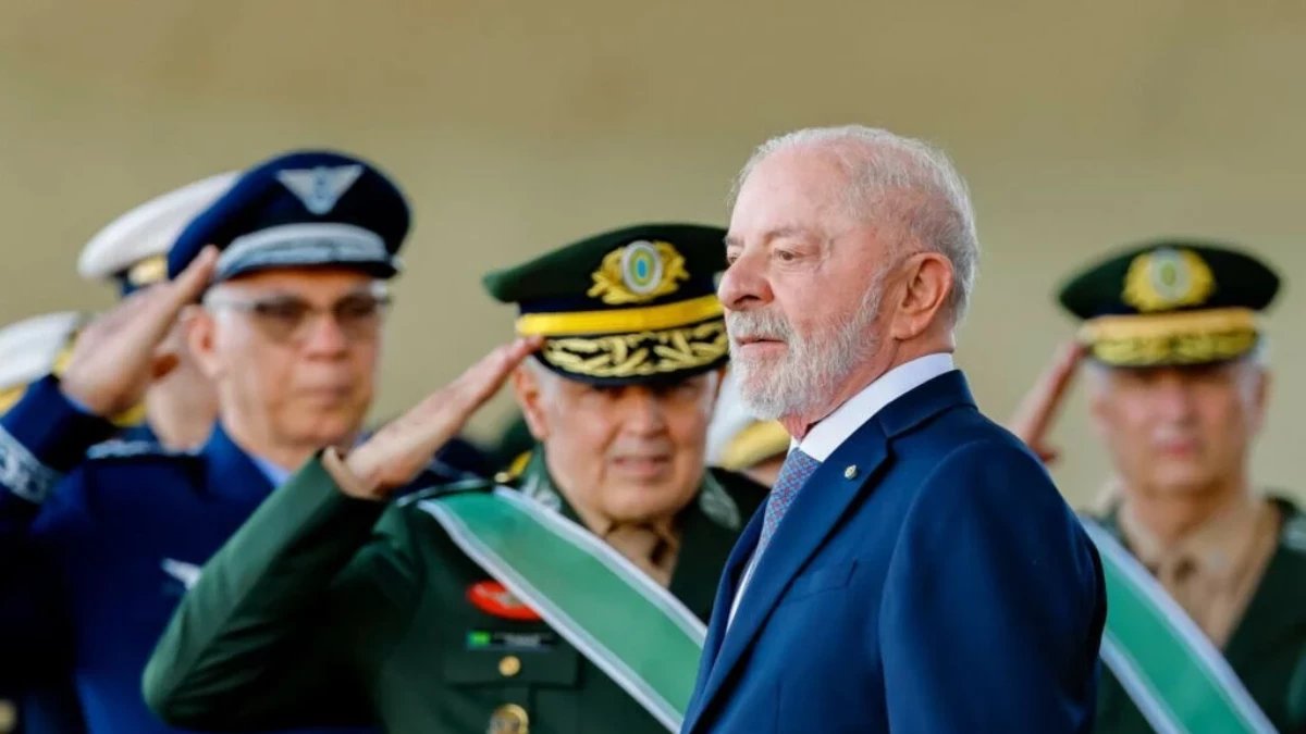 Lula fala com imprensa após Dia do Soldado, mas evita tema Lulinha e Marcola