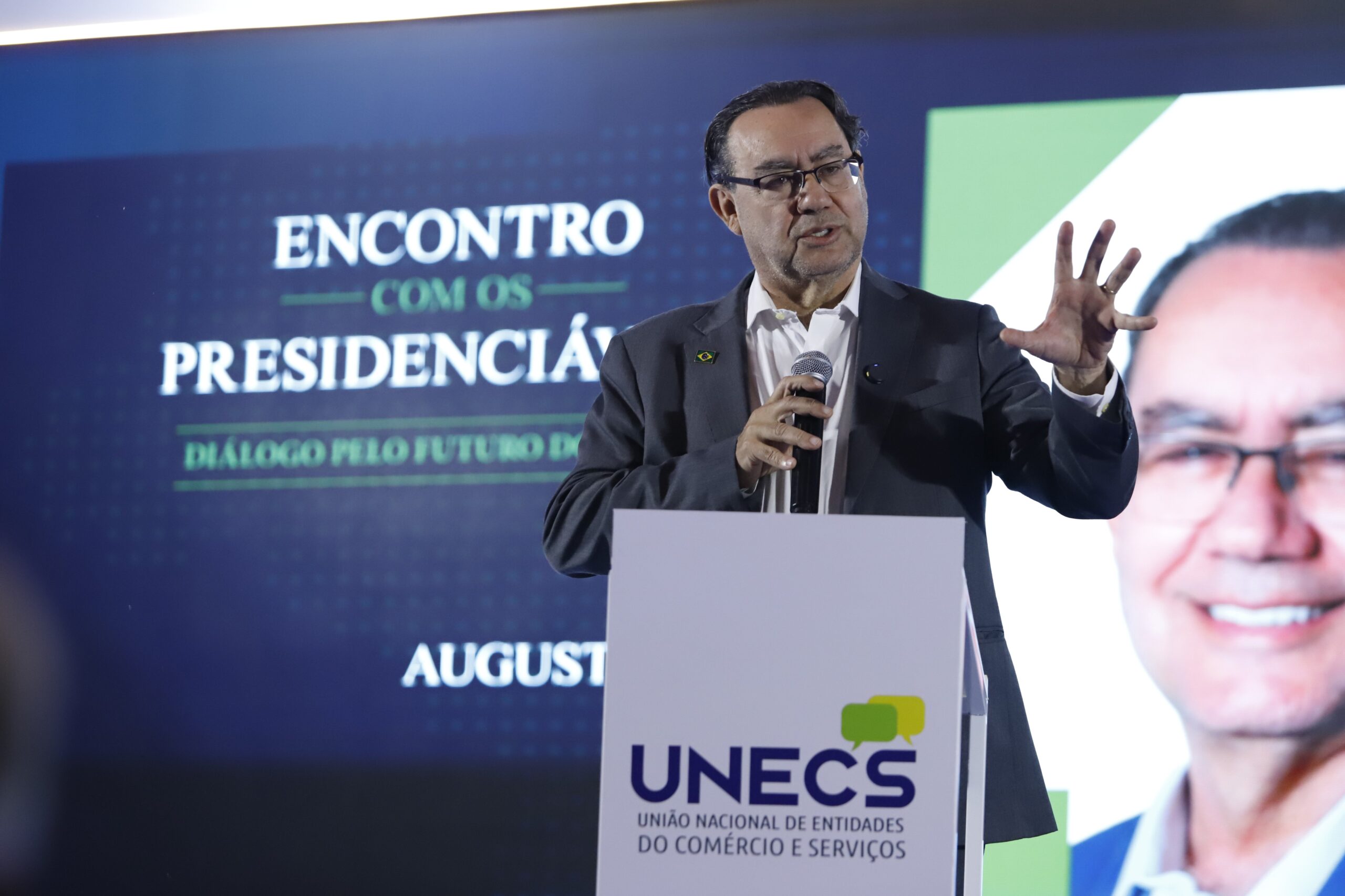 Augusto Cury ganha 1,5 milhão de seguidores após debate presidencial de 2026