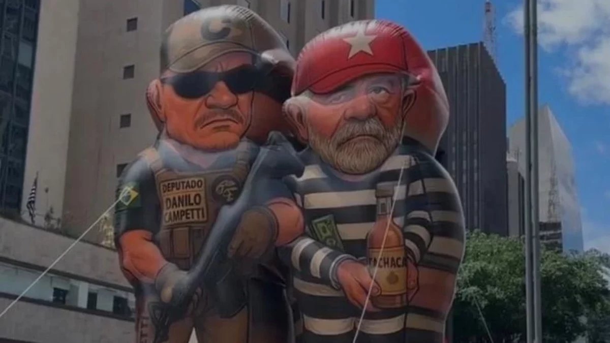 Polícia Federal intima policial que prendeu Lula por episódio do pixuleco na Paulista
