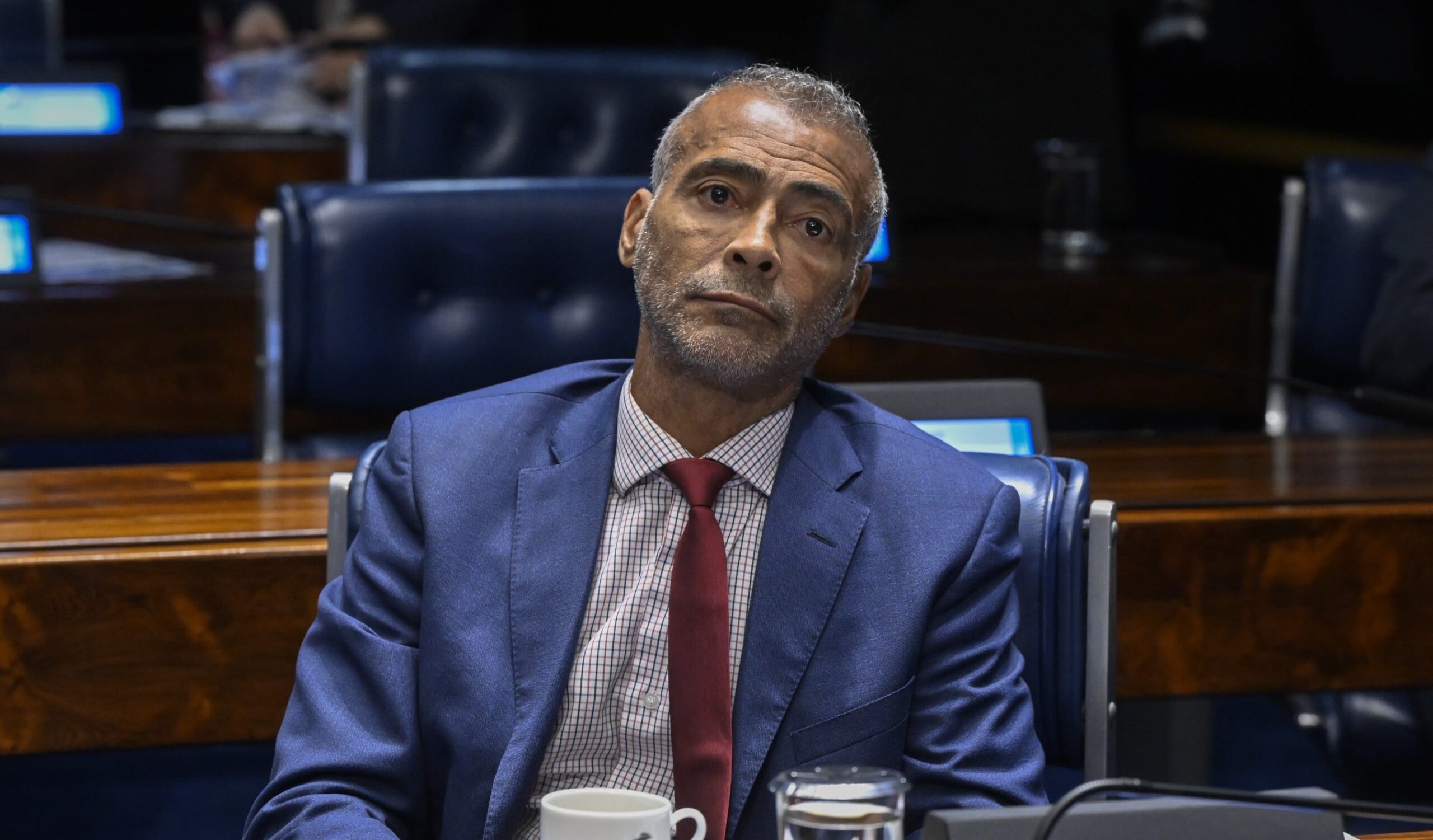 Romário restitui ao Senado quase R$ 30 mil de salário durante Copa do Mundo