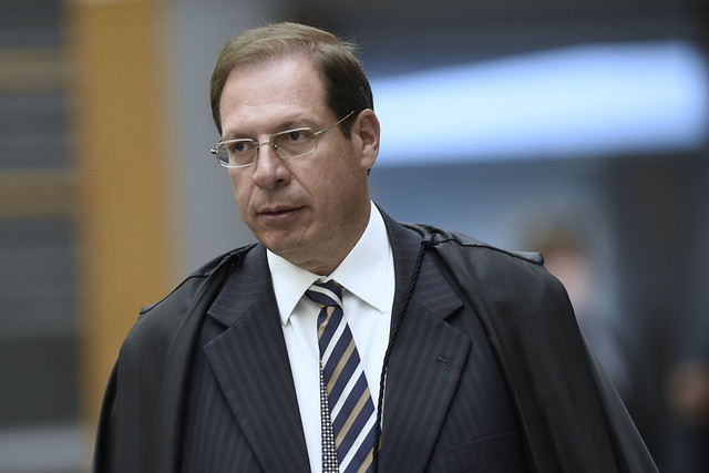 Luis Felipe Salomão assume presidência do STJ e promete novo tempo na Corte