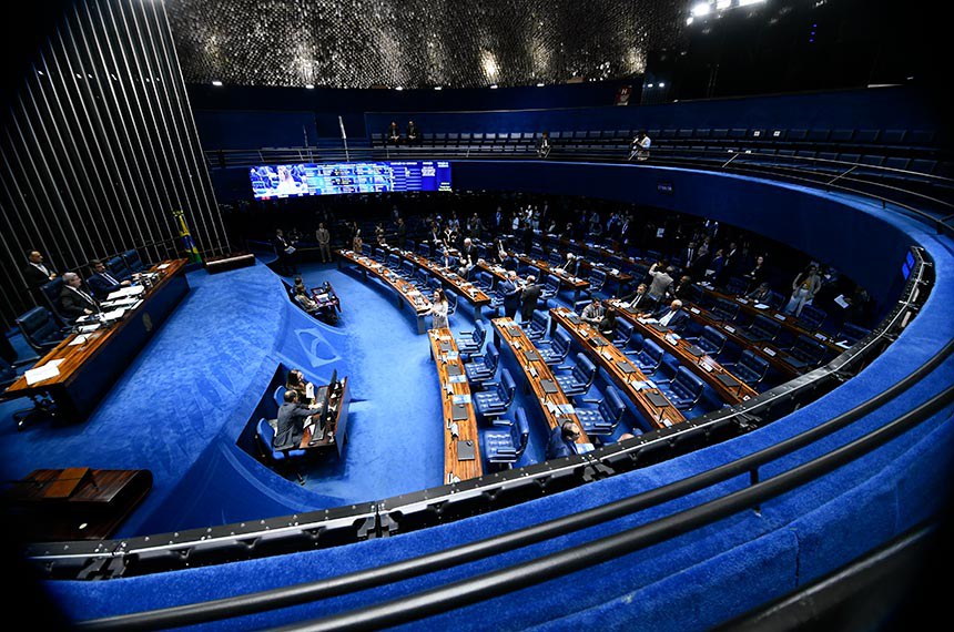 Senadores apresentam 12 emendas para flexibilizar PEC do fim da escala 6x1