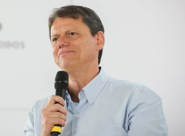Tarcísio defende impeachment de ministros do STF, aprova urnas eletrônicas e confirma apoio a Flávio Bolsonaro