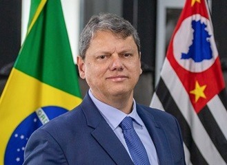 Tarcísio defende fim da reeleição e pede reforma política em sabatina