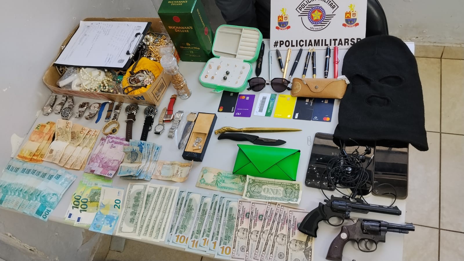 Quatro são presos suspeitos de roubar mais de R$ 1 milhão em joias e relógios em Presidente Prudente
