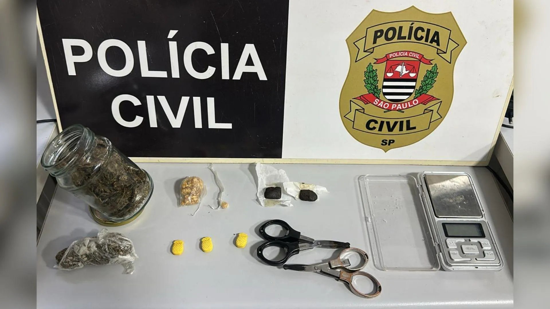 Trio é preso por tráfico de drogas em Pirapozinho com crack, ecstasy, haxixe e maconha