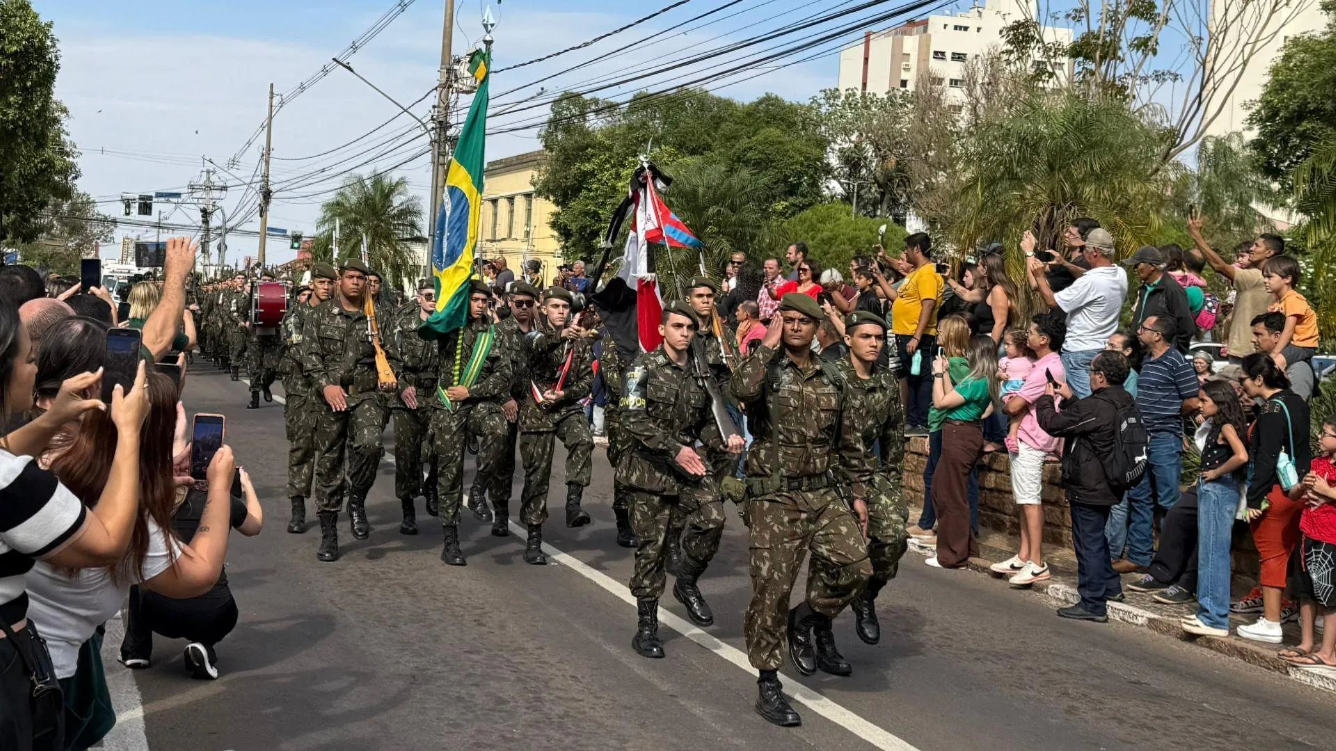Desfile cívico-militar celebra 204 anos da Independência em Presidente Prudente