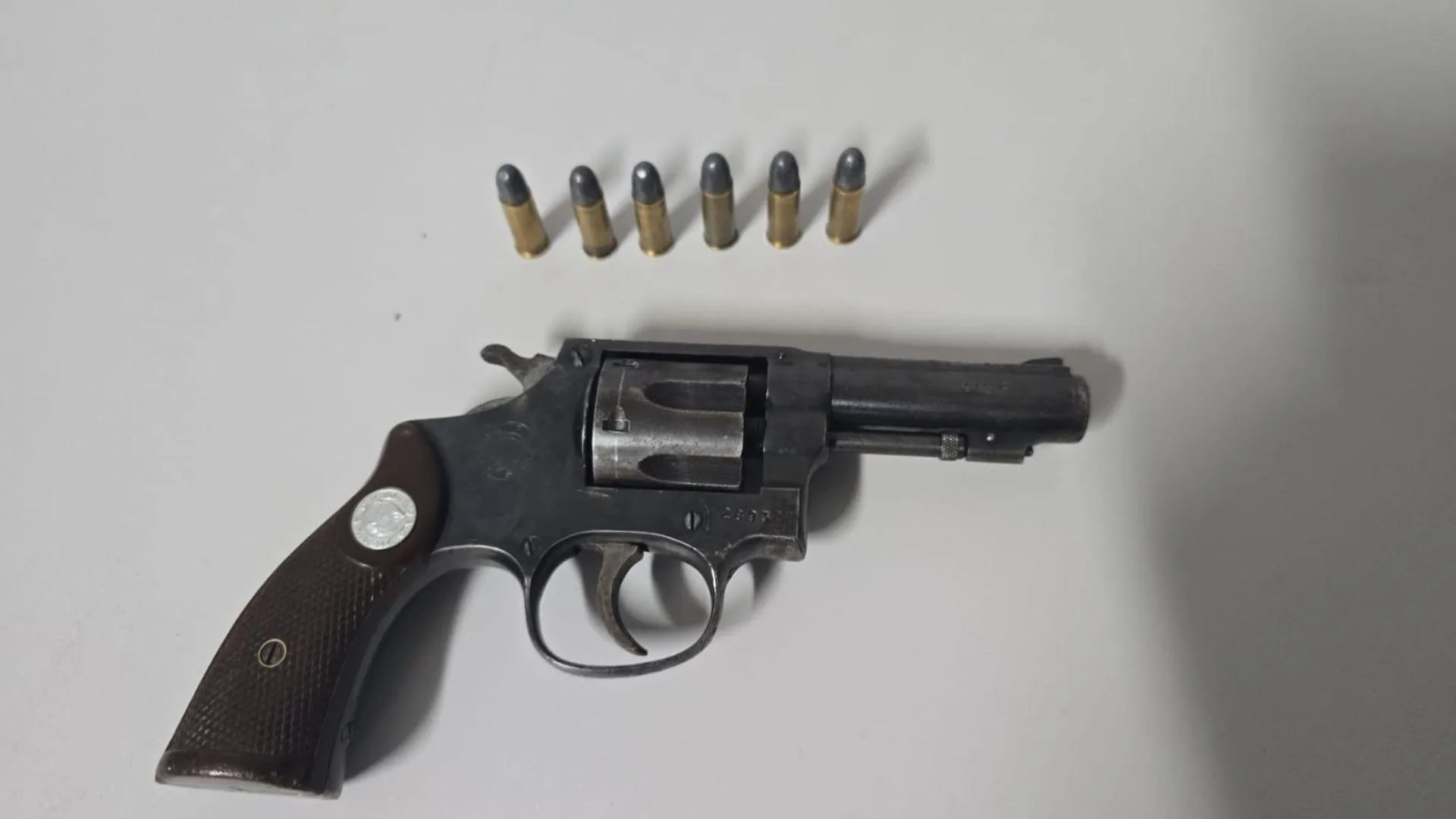 Homem é preso em flagrante por porte ilegal de revólver no Parque Alexandrina, em Presidente Prudente