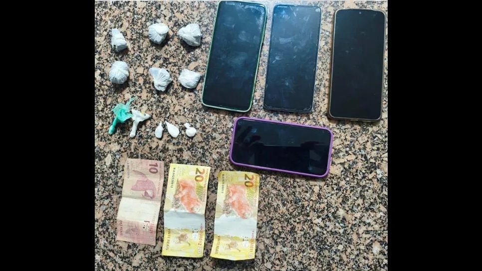 Casal é preso em flagrante com cocaína e maconha em Piquerobi