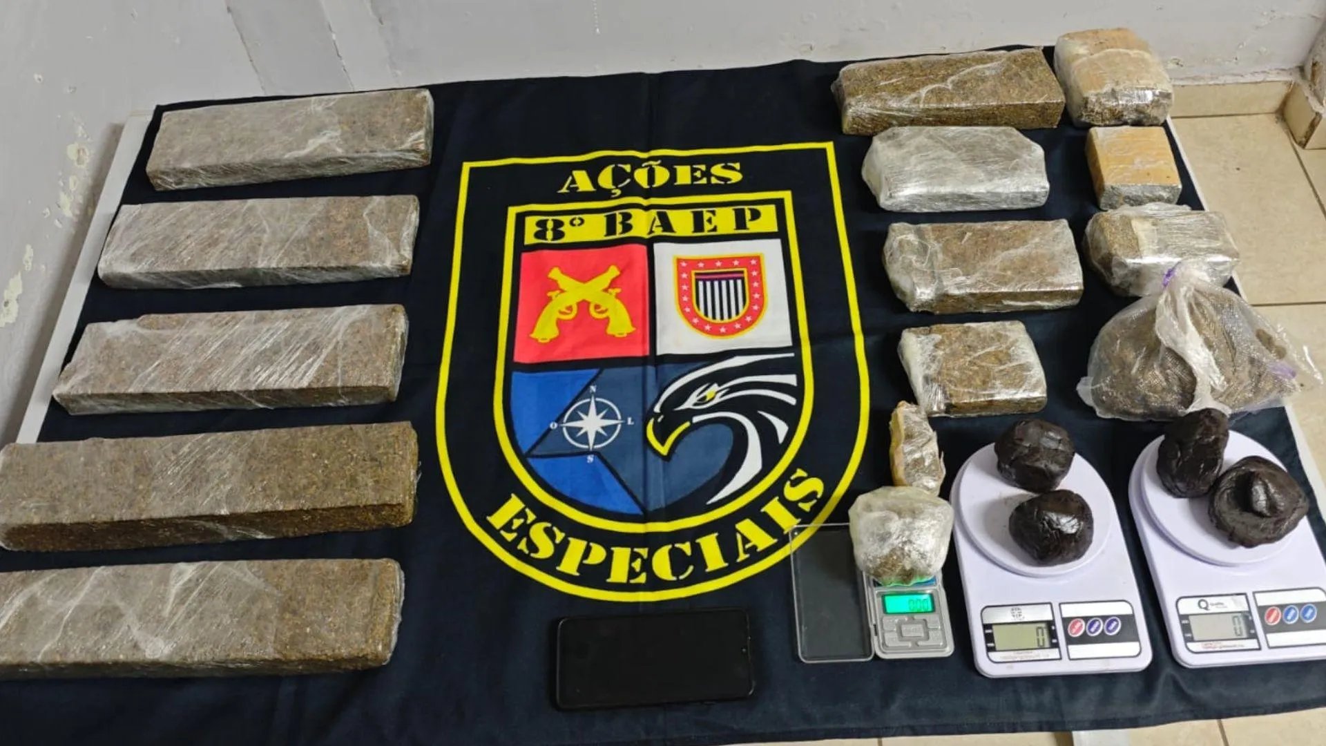 Mulher é presa ao embalar maconha em quintal de casa no Parque Imperial, em Presidente Prudente