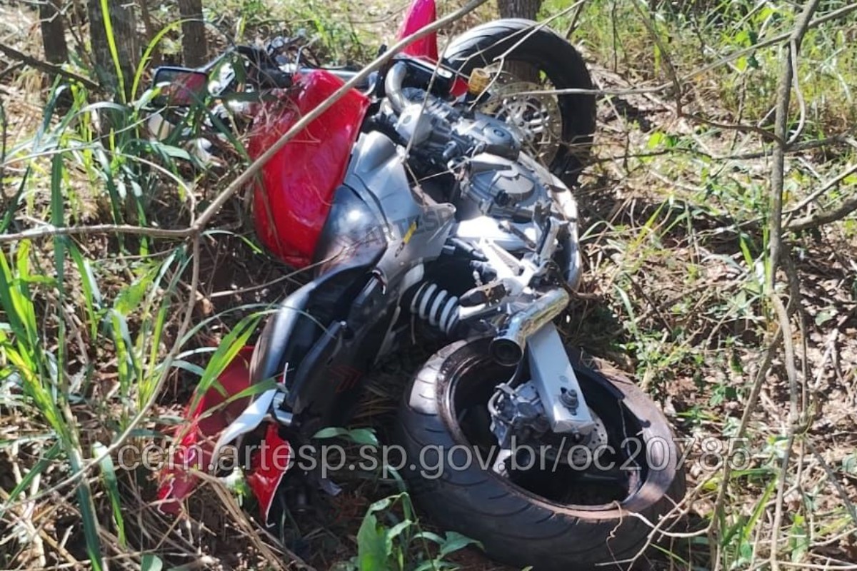 Motociclista morre após colidir com talude na SP-294 em Tupi Paulista