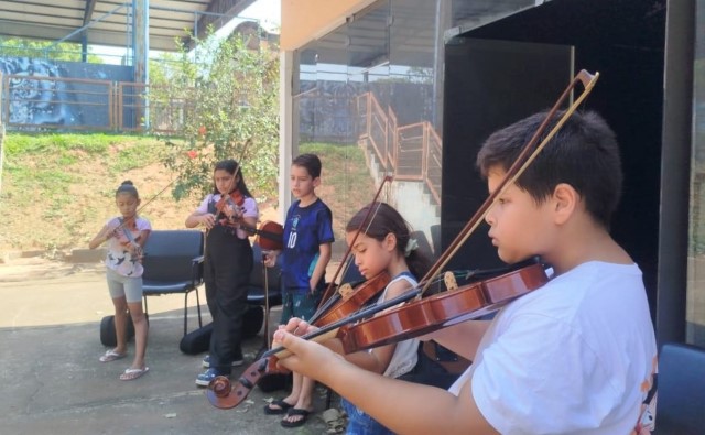 Coordenadoria da Juventude abre inscrições para novas oficinas de Balé e Violino
