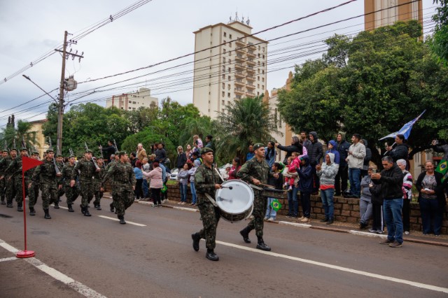 Mais de mil pessoas prestigiaram desfile cívico-militar de 7 de Setembro em Presidente Prudente