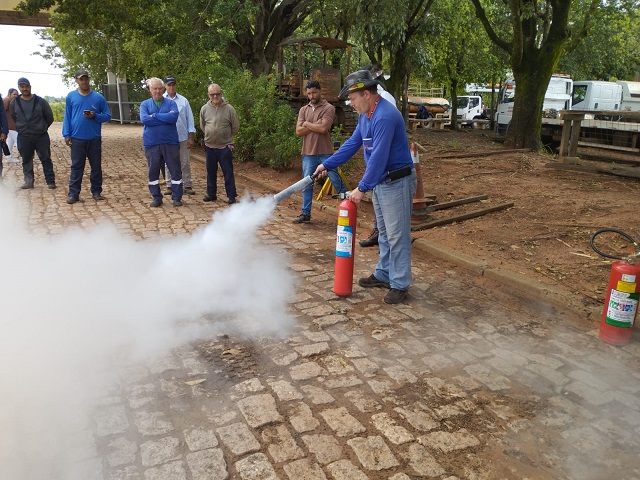 Prefeitura capacita servidores da Sosp para atuação em brigada de incêndio