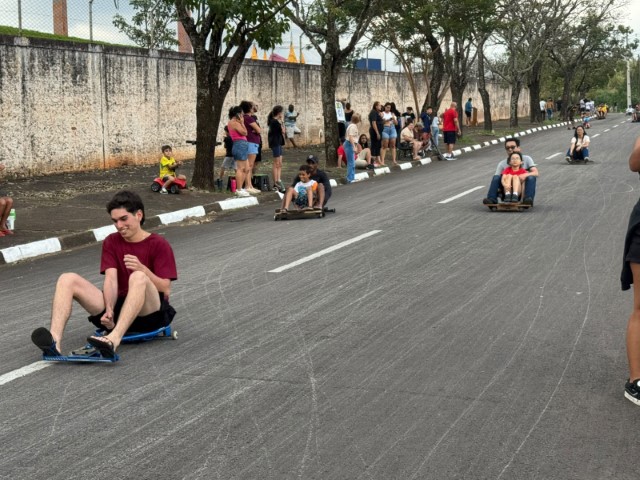 22ª Descida de Carrinho de Rolimã reúne famílias em programação de aniversário de Prudente