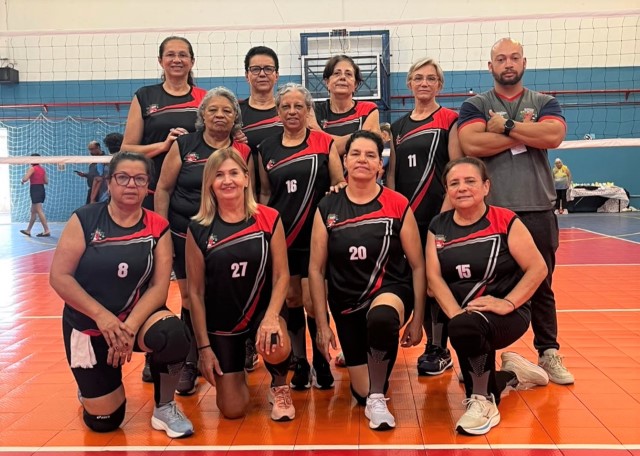 Equipes de vôlei adaptado de PP vencem e garantem vaga na final da Superliga Melhor Idade