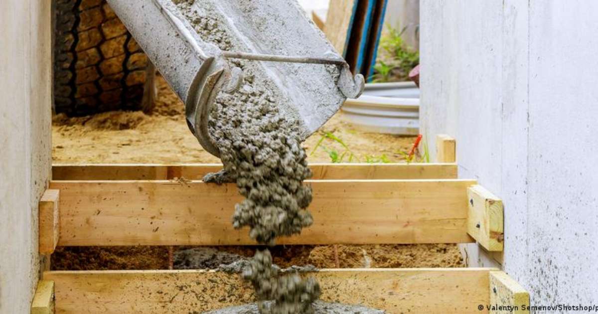 Concreto com biocarvão de fezes humanas eleva resistência à flexão em 42%, aponta estudo