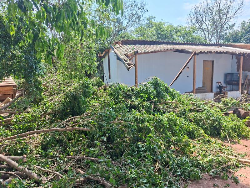 Temporal em Teodoro Sampaio atinge mais de 40 casas e município recebe ajuda estadual