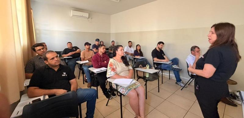 Curso do SIM em Pirapozinho capacita empreendedores sobre boas práticas de fabricação