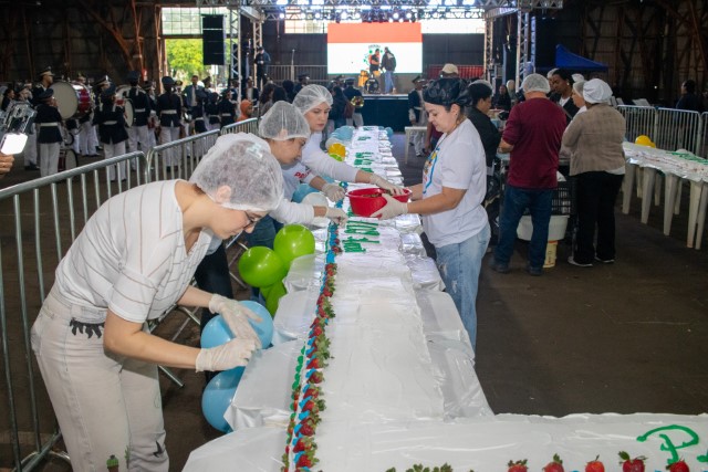 Presidente Prudente celebra 109 anos com bolo de 109 metros no IBC